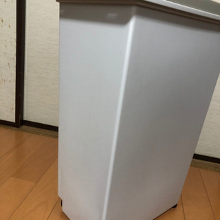 【受付終了】キッチン分別ゴミ箱　20リットルの画像