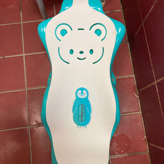新生児から使えるバスチェアーと湯温計
