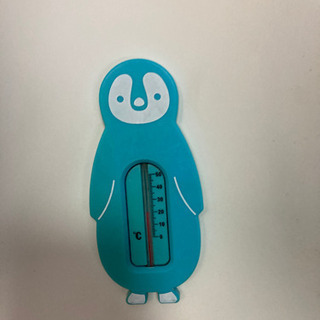 新生児から使えるバスチェアーと湯温計の画像
