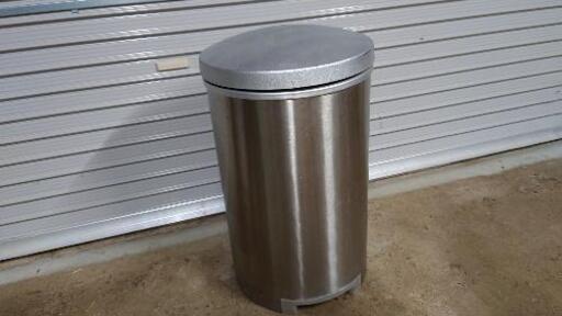 メーカー不明 中古品 空気吸い上げ ゴミ箱 通電確認済み ステンレス製 専用ゴミ箱付き シュレッター ダストボックス 現状品