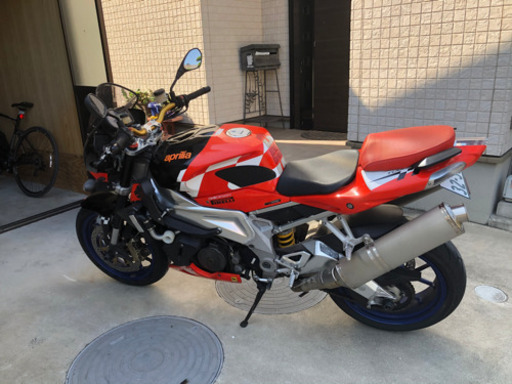 アプリリア　トゥオーノ1000