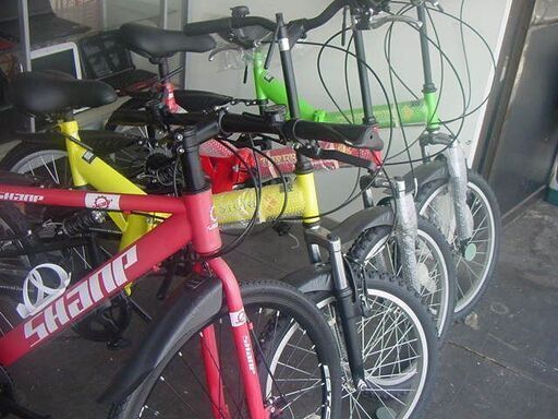 オートフィックス店頭にて　折り畳み20インチ6段変速