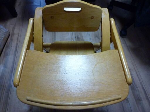 乳幼児の木製（ラバーウッド材）椅子中古