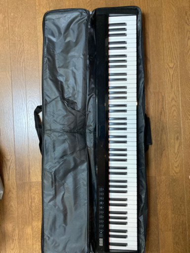 電子ピアノ　充電器付き　新品に近いです