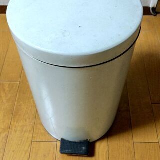 差し上げます。ペダルペール　ゴミ箱　ゴミペール