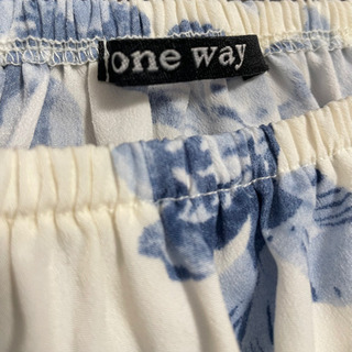 one wayオフショルトップスの画像