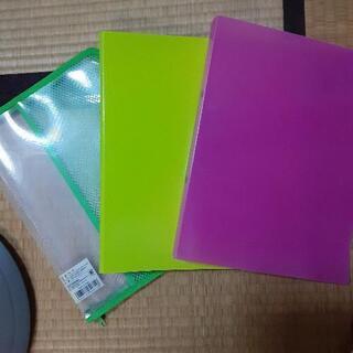 A4 2リングファイルとA4書類入れの画像