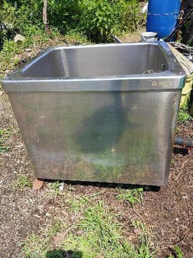 雨水を溜める浴槽です！