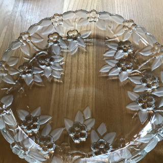 ドイツ製　ガラスのサラダボールと大皿の画像