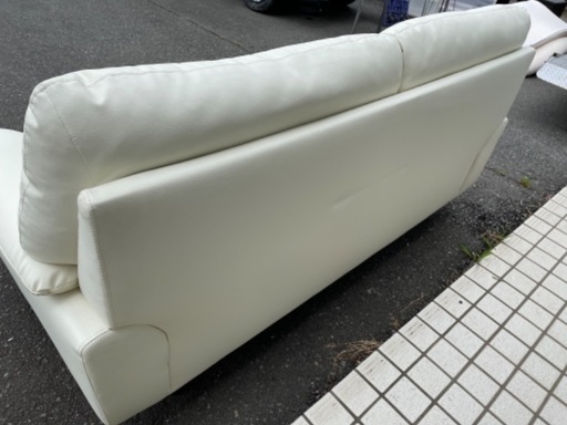 半年間使用のみ！3人掛けソファー　合皮　白　ニトリ　Nシールド　キャッツ3