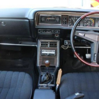 旧車、日産ローレル、コンソールボックス、カセットケースの画像