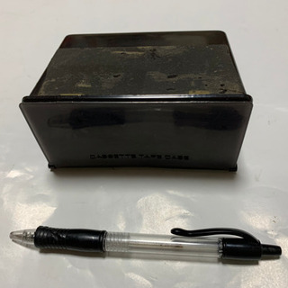 旧車、日産ローレル、コンソールボックス、カセットケースの画像