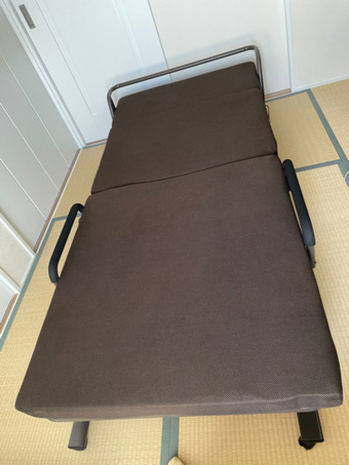 折り畳み自動ベッド