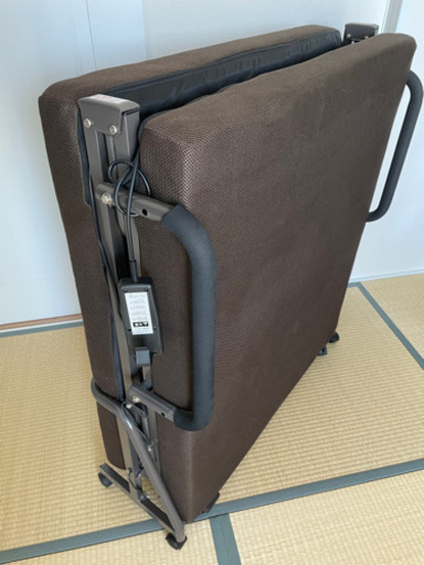 折り畳み自動ベッド