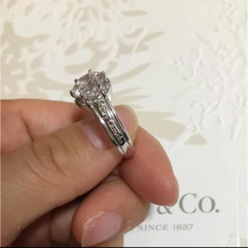 Guy Larocheのキュービックジルコニアリング