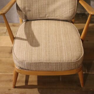 LLOYD'S ANTIQUES(ロイズ・アンティークス)で取扱われていた英国ercol(アーコール)のシングルソファです。ナチュラルな雰囲気のゆったりとしたアームチェアはシアタールームにもおすすめ♪の画像