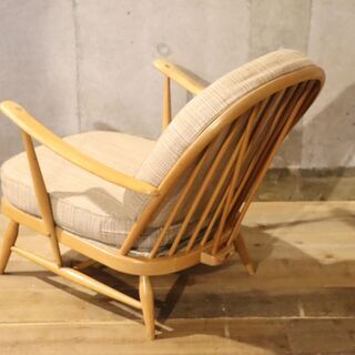 LLOYD'S ANTIQUES(ロイズ・アンティークス)で取扱われていた英国ercol(アーコール)のシングルソファです。ナチュラルな雰囲気のゆったりとしたアームチェアはシアタールームにもおすすめ♪の画像