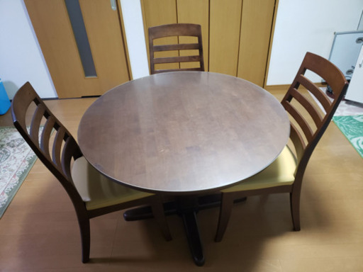 円卓のダイニングセット