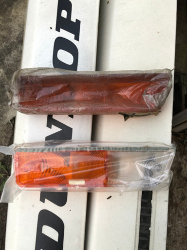 日産バイオレット(710)純正新品ヨーロッパ仕様フロントターンシグナル＆サイドマーカーレンズ