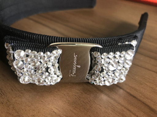 フェラガモ　カチューシャ　10000えん