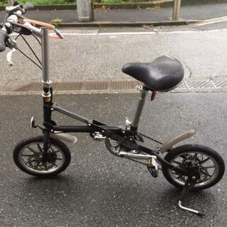 折り畳み自転車の画像