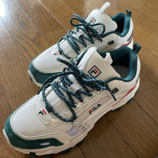 新品 FILA スニーカー OAKMONT BTS V テテ 着用モデルの画像