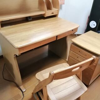 無料、学習机（ヒカリサンデスク）の画像