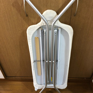 アイロン台　折り畳みスタンド型の画像