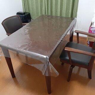  ダイニングテーブル + 回転椅子２個 39,000円