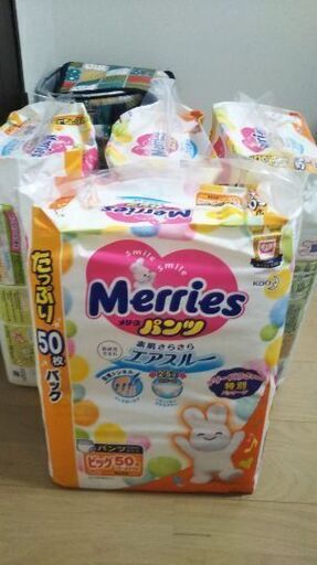 オムツ新品売ります（洋服付き）