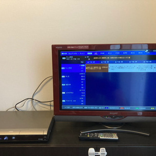 テレビ32型（アクオス）とDVDデッキのセット　どちらもシャープ製の画像