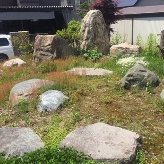 庭石３０cm程度〜１m超複数