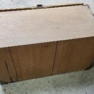 桐のレトロタンスの画像