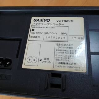 SANYO VHSビデオデッキ　97年製　800円の画像