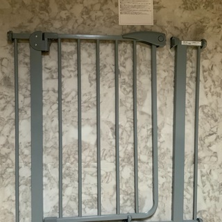 ベビーゲート　2枚　つっぱり　突っ張り　オートクローズ　Wロック　スライド式ロック　賃貸　片開き対応　グレー　90度固定　扉開放　スチール製　錆防止　おしゃれの画像