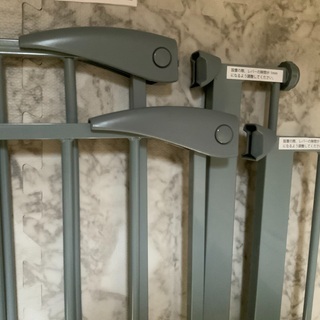 ベビーゲート　2枚　つっぱり　突っ張り　オートクローズ　Wロック　スライド式ロック　賃貸　片開き対応　グレー　90度固定　扉開放　スチール製　錆防止　おしゃれの画像