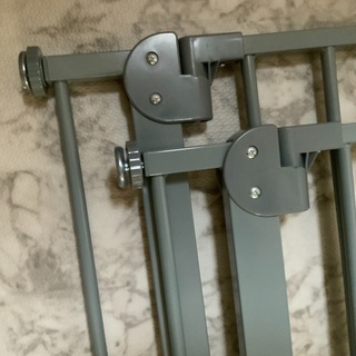 ベビーゲート　2枚　つっぱり　突っ張り　オートクローズ　Wロック　スライド式ロック　賃貸　片開き対応　グレー　90度固定　扉開放　スチール製　錆防止　おしゃれの画像