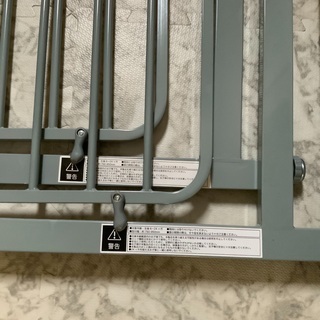 ベビーゲート　2枚　つっぱり　突っ張り　オートクローズ　Wロック　スライド式ロック　賃貸　片開き対応　グレー　90度固定　扉開放　スチール製　錆防止　おしゃれの画像