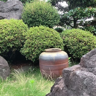 壺　　　その他箪笥、骨董、絵、画材