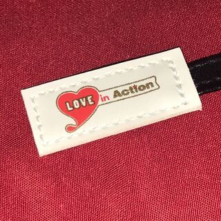 【新品・未使用】Love in Action マルチケース（赤）の画像