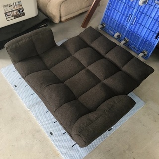 コンパクトなリクライニングソファーの画像