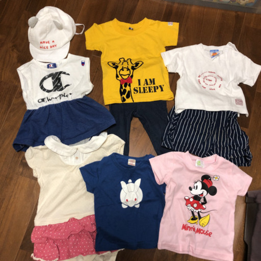ベビー服、スリング、スリーパー、帽子、おもちゃ、絵本など