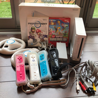 【Wiiセット】ソフト、リモコン4つ、Wiiハンドル付き