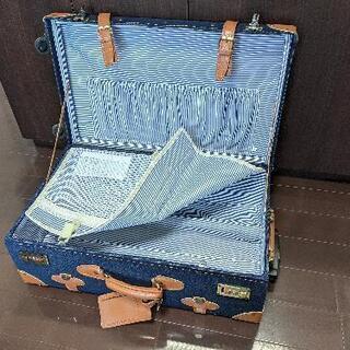 無料、旅行カバン（キャリーケース）の画像