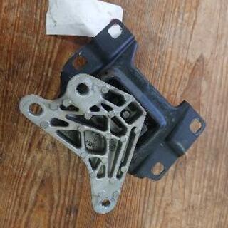 ボルボv50 左エンジンマウント 中古の画像