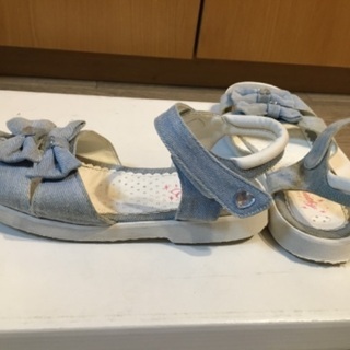 マザウェイズ＊ライトブルーのデニムリボン付きサンダル　22㎝の画像