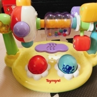 くるくる光って音が鳴るおもちゃです。