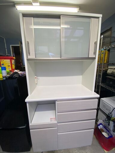 【お値下げ致しました！】ニトリ　食器棚　ホワイト　イージークローザー付き　美品　売ります。　直接引き取り歓迎！