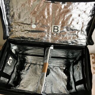 Uber eats 公式バッグの画像