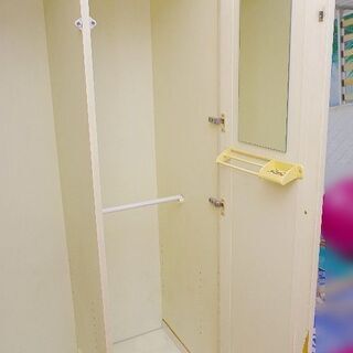 ★値下げ！アイボリー色の大型クローゼット箪笥（姿鏡付き）の画像